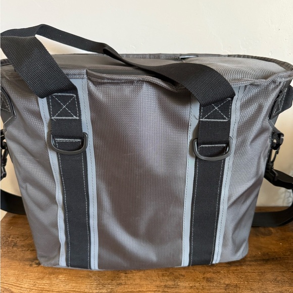 GMC insulated tote Grey and Black Men's Bag 24 can - Picture 6 of 7
